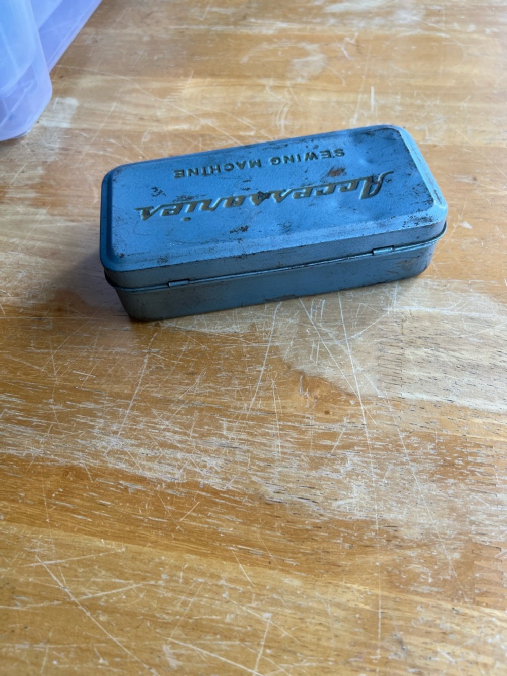 Vintage Silver Sewing Machine Accessories Tin Collectible - Picture 12 of 15